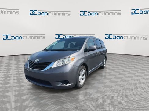Used 2013 Toyota Sienna LE w/ Towing Pkg FWD image 4