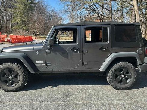 Used 2018 Jeep Wrangler Unlimited Sport S image 4