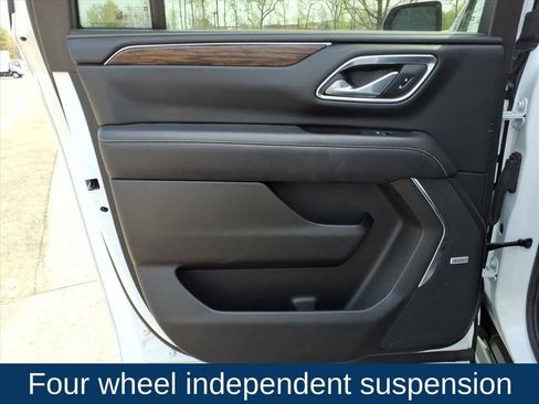 Used 2023 Chevrolet Suburban Premier image 17