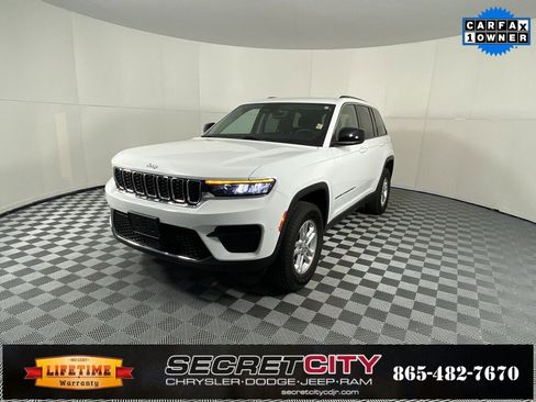 Used 2023 Jeep Grand Cherokee Laredo image 3