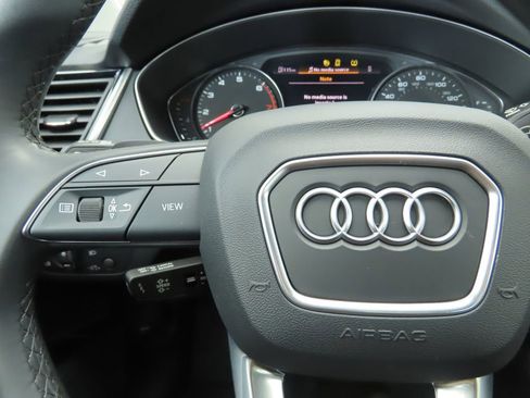 Used 2023 Audi Q5 2.0T Premium w/ Convenience Package image 11