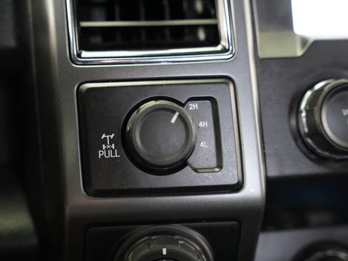 Used 2019 Ford F150 XLT w/ Equipment Group 302A Luxury AWD/4WD image 24