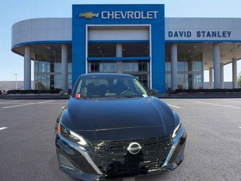 Used 2025 Nissan Altima 2.5 SV FWD image 3