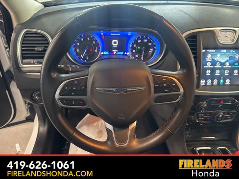 Used 2022 Chrysler 300 Touring w/ Sport Appearance Package image 17