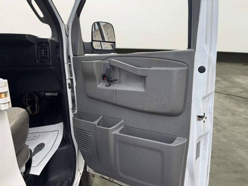 Used 2016 Chevrolet Express 3500 Extended RWD image 16