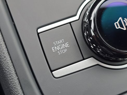 New 2026 Volkswagen Tiguan SE R-Line image 24