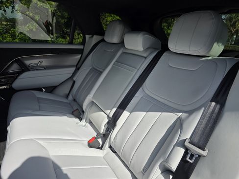Used 2026 Land Rover Range Rover Sport SE AWD/4WD image 13