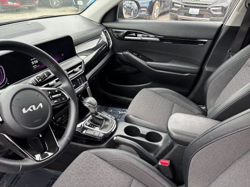 Used 2025 Kia Seltos S image 42
