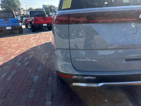 Used 2024 Kia Carnival SX FWD image 8