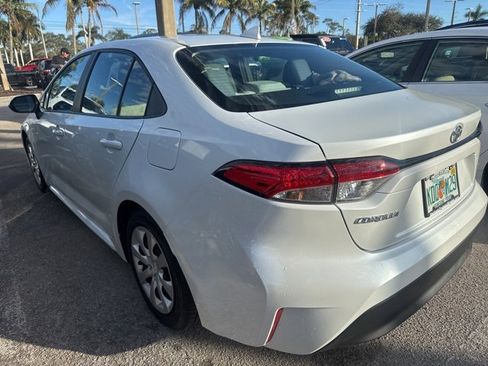 Used 2023 Toyota Corolla LE image 3