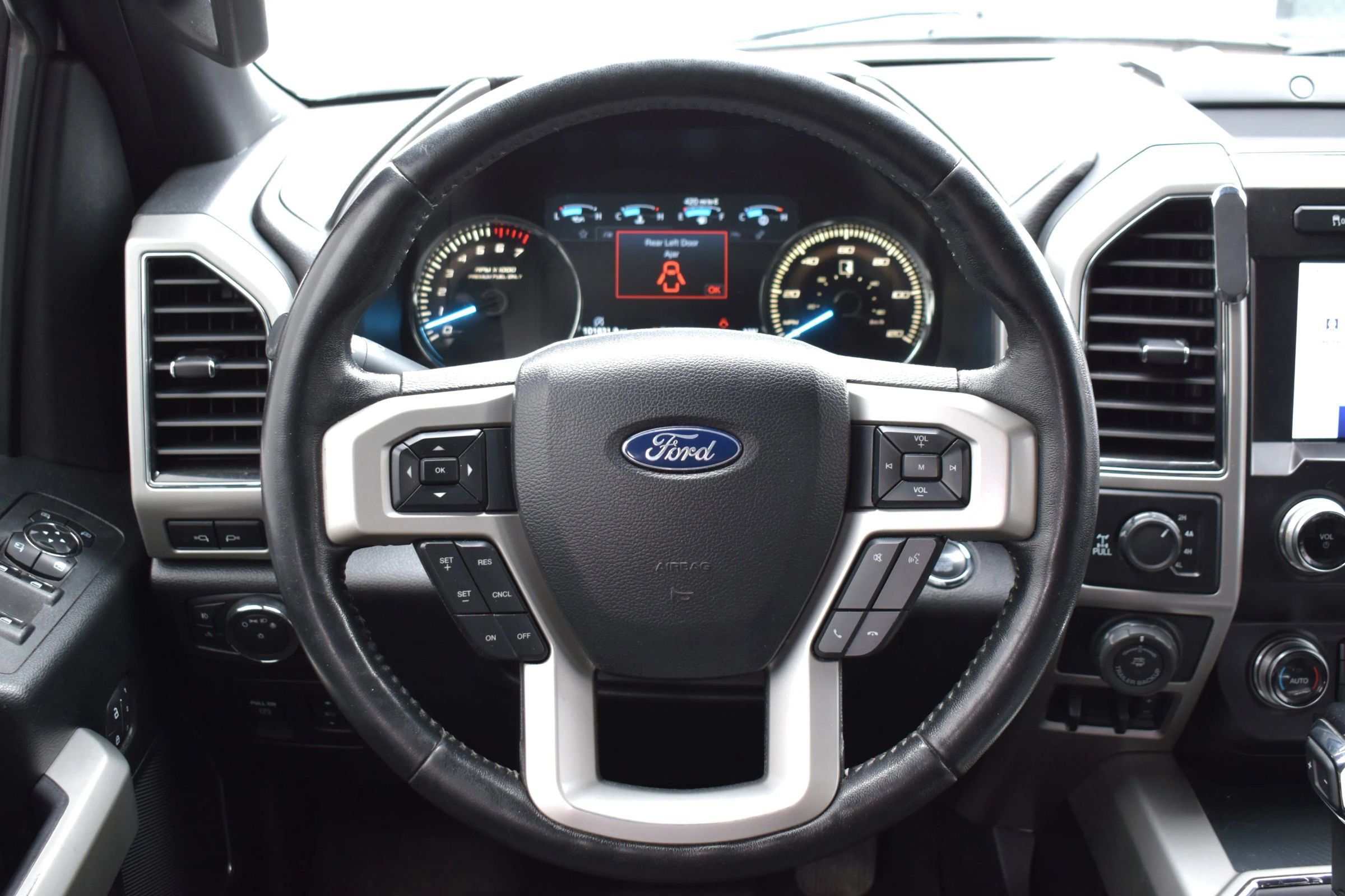 Used 2019 Ford F150 Lariat w/ Equipment Group 502A Luxury AWD/4WD image 17