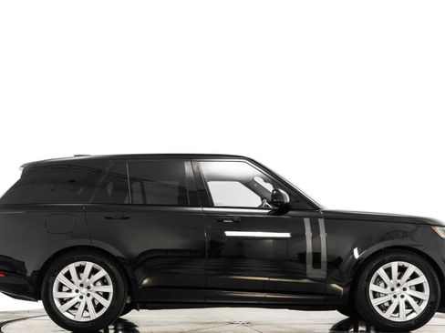 Used 2024 Land Rover Range Rover SE AWD/4WD image 2