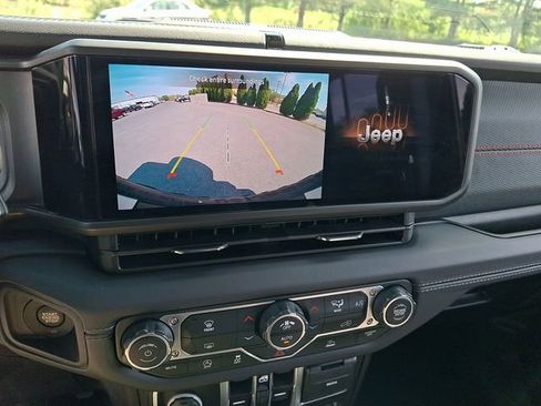 Used 2025 Jeep Wrangler Unlimited Rubicon image 18