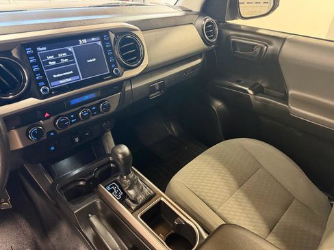 Used 2022 Toyota Tacoma SR5 AWD/4WD image 20