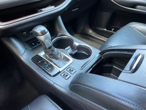 Used 2019 Toyota Highlander XLE AWD/4WD image 21
