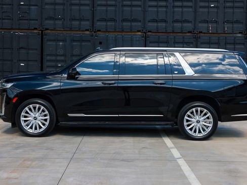 Used 2023 Cadillac Escalade ESV Luxury RWD image 4