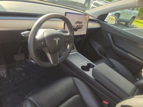 Used 2022 Tesla Model Y Long Range AWD/4WD image 15
