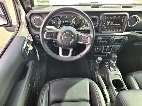 Used 2022 Jeep Wrangler Unlimited Sahara w/ Cold Weather Group image 10