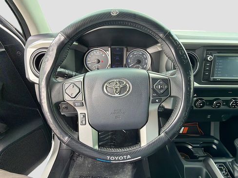Used 2017 Toyota Tacoma SR5 w/ Tow Package RWD image 34