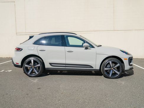 Certified 2026 Porsche Macan AWD/4WD image 8