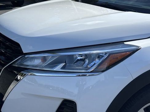 New 2025 Nissan Kicks Play S image 27