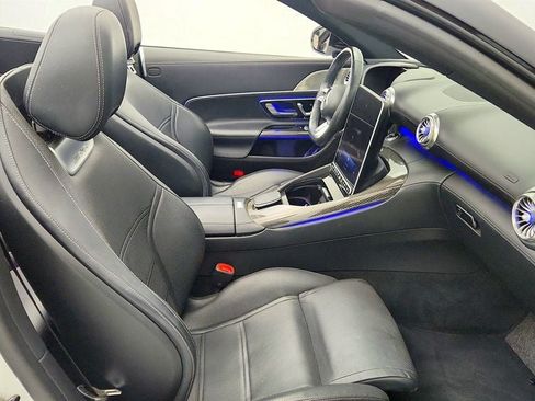 Used 2022 Mercedes-Benz SL 55 AMG 4MATIC w/ Driver Assistance Package image 22
