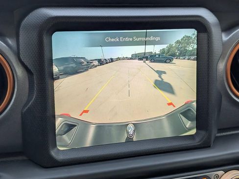 Used 2022 Jeep Gladiator Mojave AWD/4WD image 34