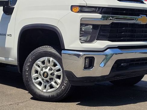 Used 2024 Chevrolet Silverado 2500 LT w/ Convenience Package AWD/4WD image 4