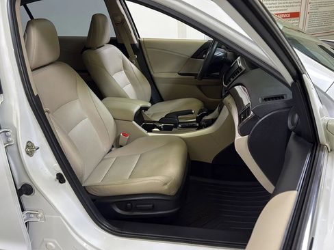 Used 2016 Honda Accord Touring image 16