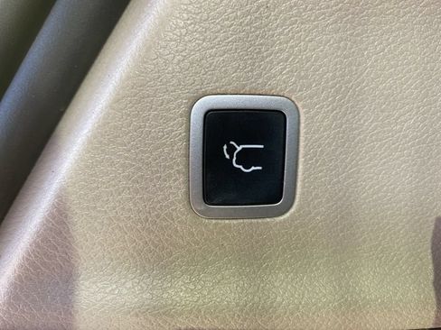 Used 2020 Chrysler Pacifica Touring-L FWD image 20