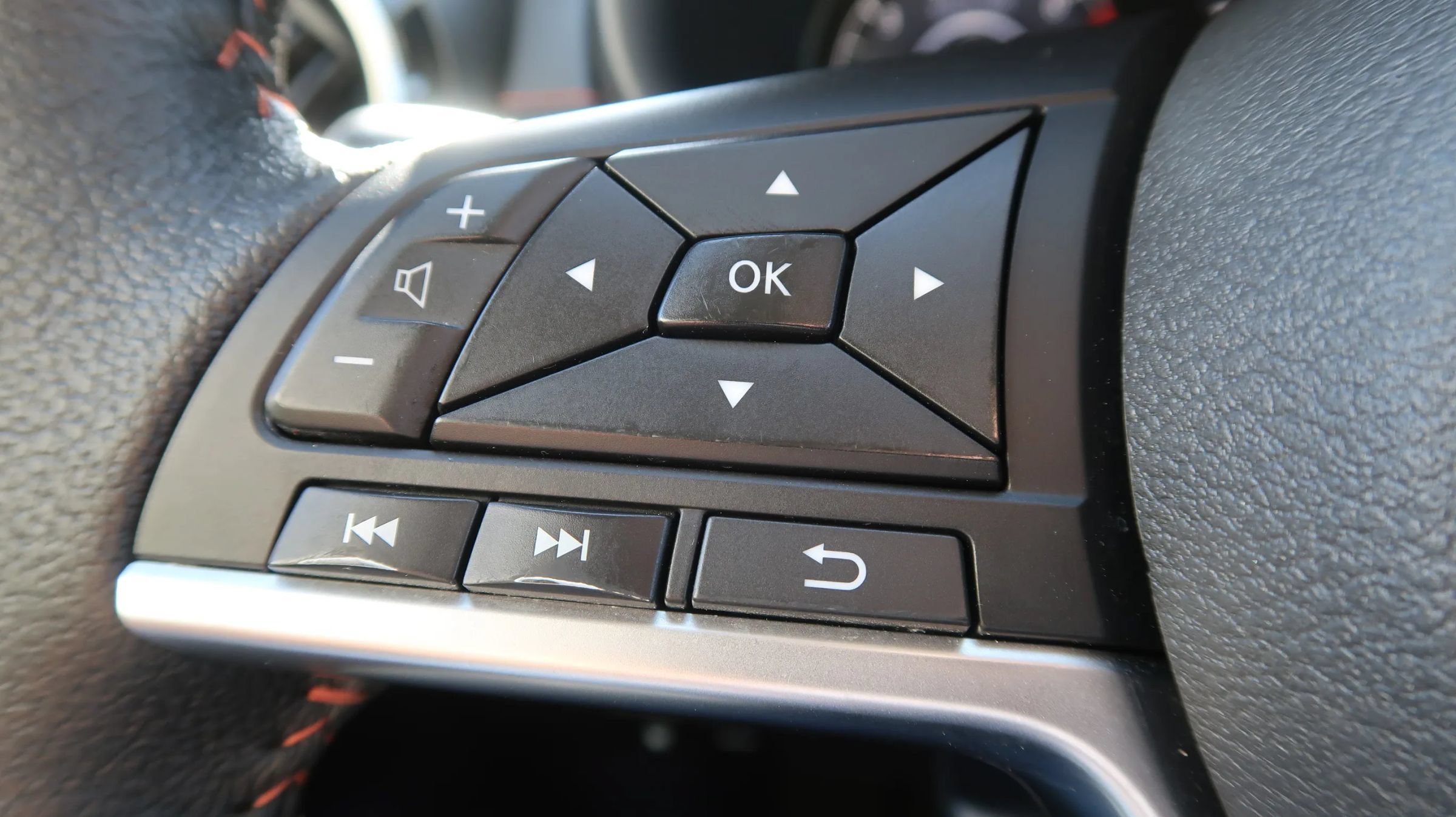 Used 2021 Nissan Kicks SR w/ SR Premium Package FWD image 36