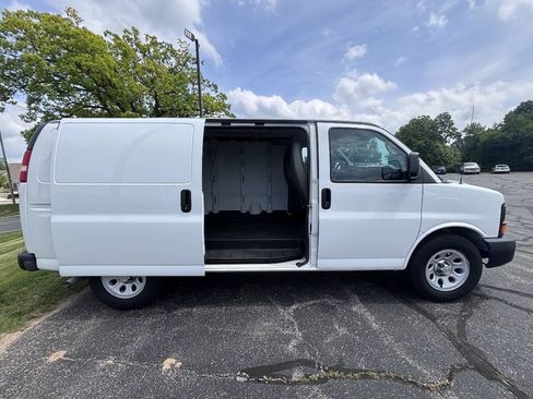 Used 2013 Chevrolet Express 1500 RWD image 3