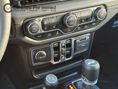 Used 2025 Jeep Wrangler Unlimited Sahara w/ Safety Group image 21