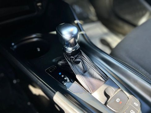 Used 2018 Toyota C-HR XLE FWD image 19