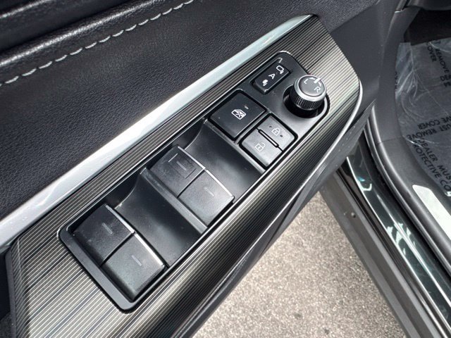 Used 2024 Toyota Venza Nightshade AWD/4WD image 19