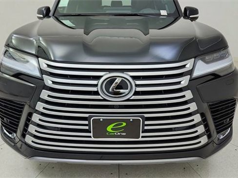 Used 2024 Lexus LX 600 4WD w/ Luxury Package image 8
