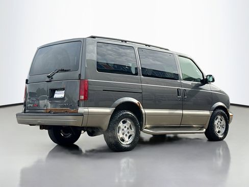 Used 2004 Chevrolet Astro Passenger AWD w/ LS Preferred Equipment Group image 2