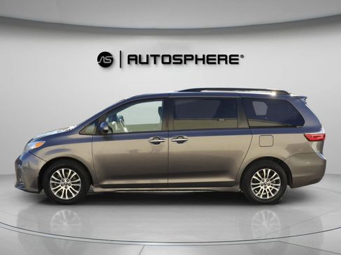 Used 2019 Toyota Sienna XLE image 5
