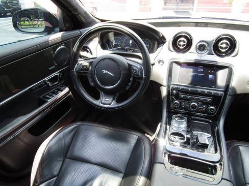 Used 2016 Jaguar XJ R RWD image 8