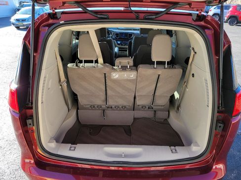 Used 2021 Chrysler Voyager LX image 27