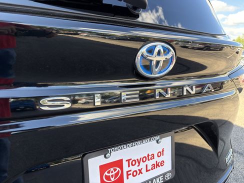 Used 2023 Toyota Sienna Limited FWD image 36