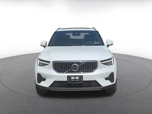 Used 2024 Volvo XC40 B5 Core image 4