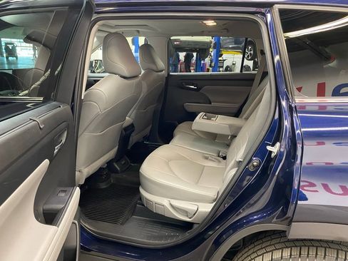 Used 2022 Toyota Highlander XLE image 15