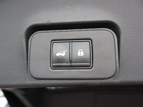 Used 2022 Nissan Rogue SL w/ SL Premium Package image 34