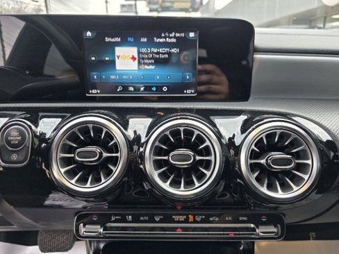 Used 2022 Mercedes-Benz CLA 250 image 40