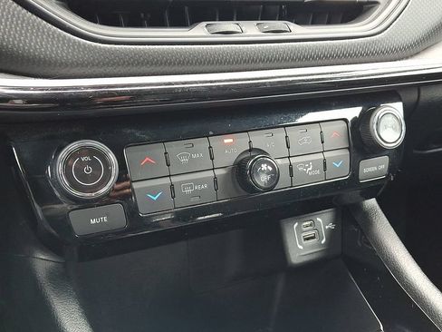 Certified 2022 Jeep Compass Trailhawk w/ Trailhawk Convenience Group AWD/4WD image 16