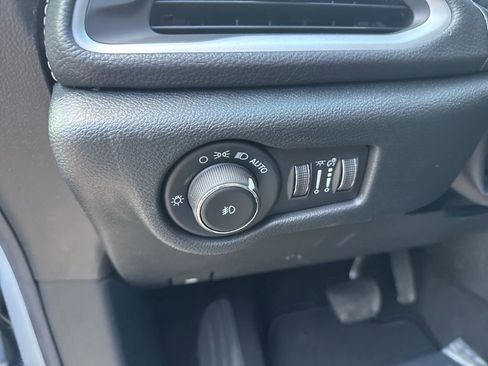 New 2026 Chrysler Pacifica Select image 11