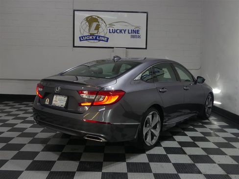 Used 2018 Honda Accord Touring image 10