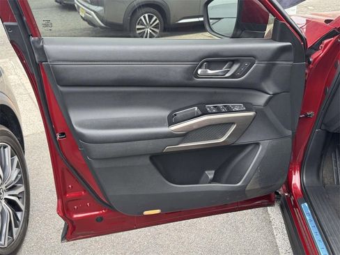 Used 2022 Nissan Pathfinder Platinum w/ Cargo Package image 13