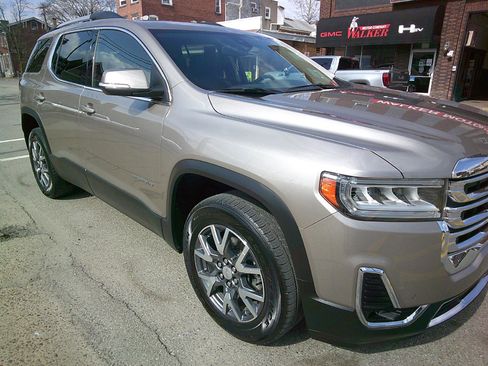 Used 2023 GMC Acadia SLT w/ Preferred Package image 1